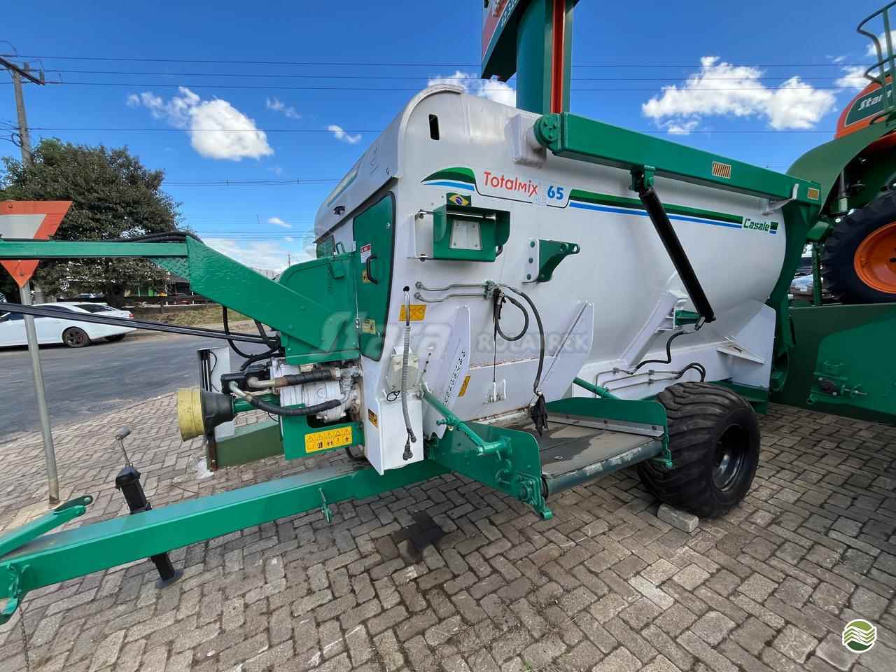 IMPLEMENTOS AGRICOLAS VAGAO FORRAGEIRO VAGÃO MISTURADOR AUTOCARREGÁVEL Rolatrek Implementos Agrícolas - Stara CASTRO PARANÁ PR